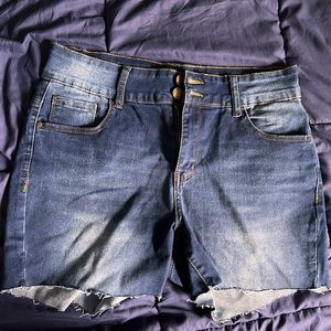The perfect mom Jean shorts